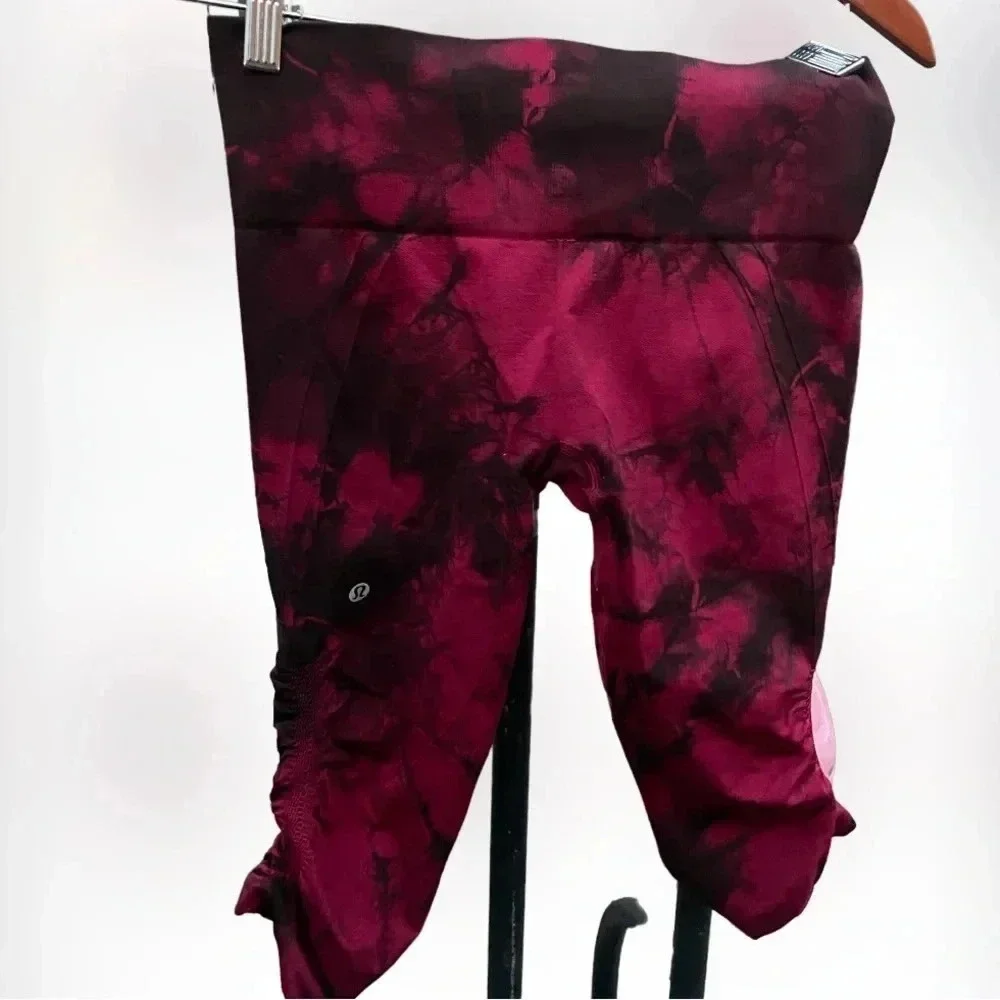 Lululemon athletica leggings in the flow crop II Capri wine berry tie dye size 6